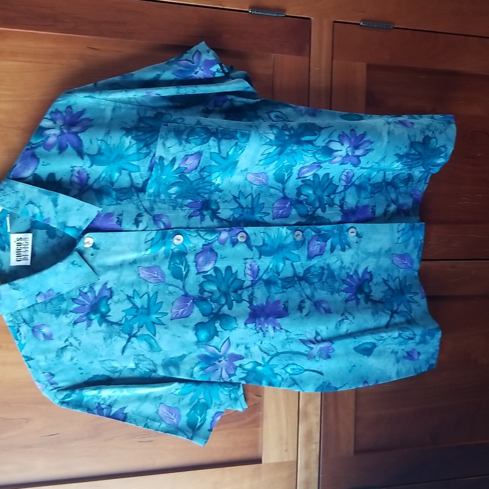 Chico's short sleeved silk print blouse in size 1